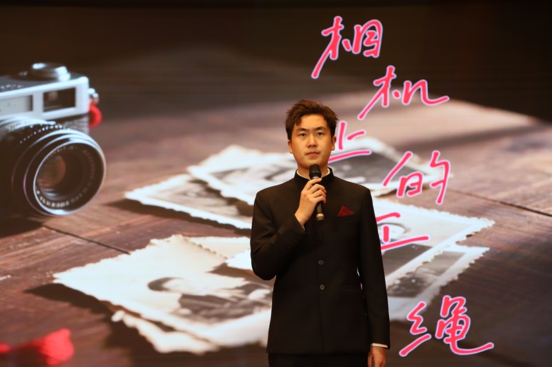 诗朗诵《相机上的红丝绳》2.JPG
