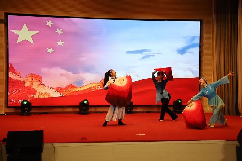《舞彩的欢歌》5.JPG